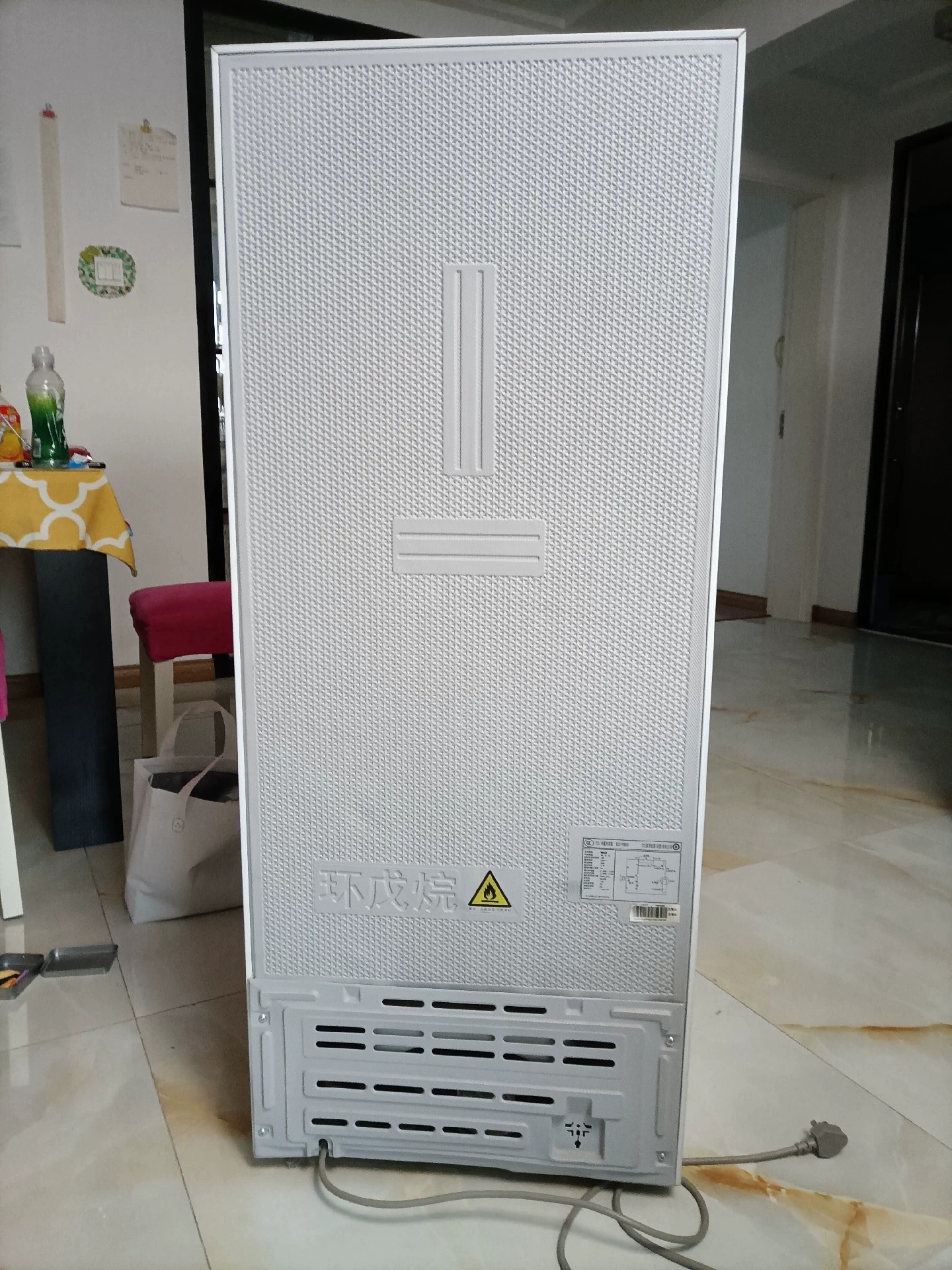 闲置纯一手个人自用TCL小双门冰箱，118L奶白色，买的时候600多，现在京东有在售。9成以上新，各项功能使用正常，完好无维修，制冷杠杠好，在外地工作在家放着几